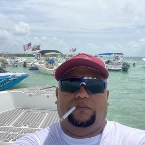 Meet your Posher, Carlos jose